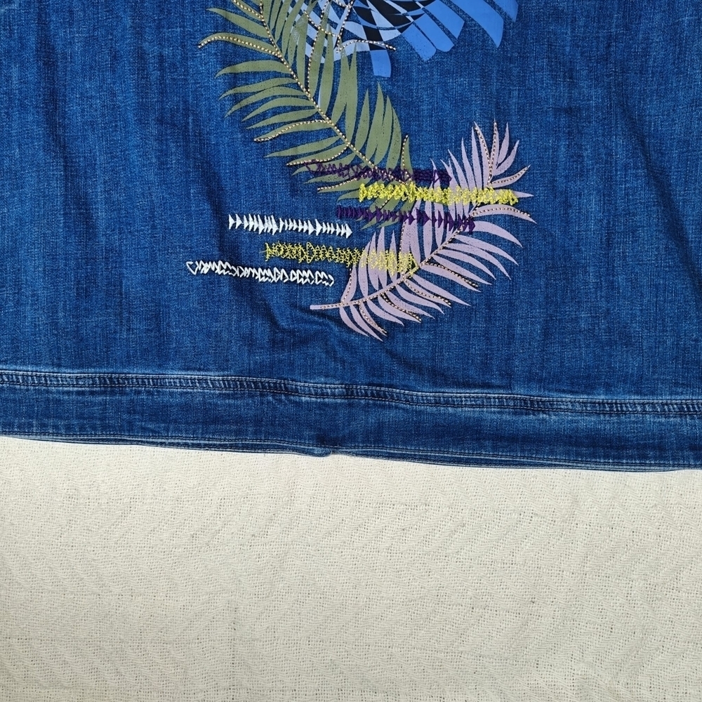 Chico's Design Artsy Embroidered Distressed Jean Jacket Size 4 XXL BohoArtsy - Picture 6 of 12